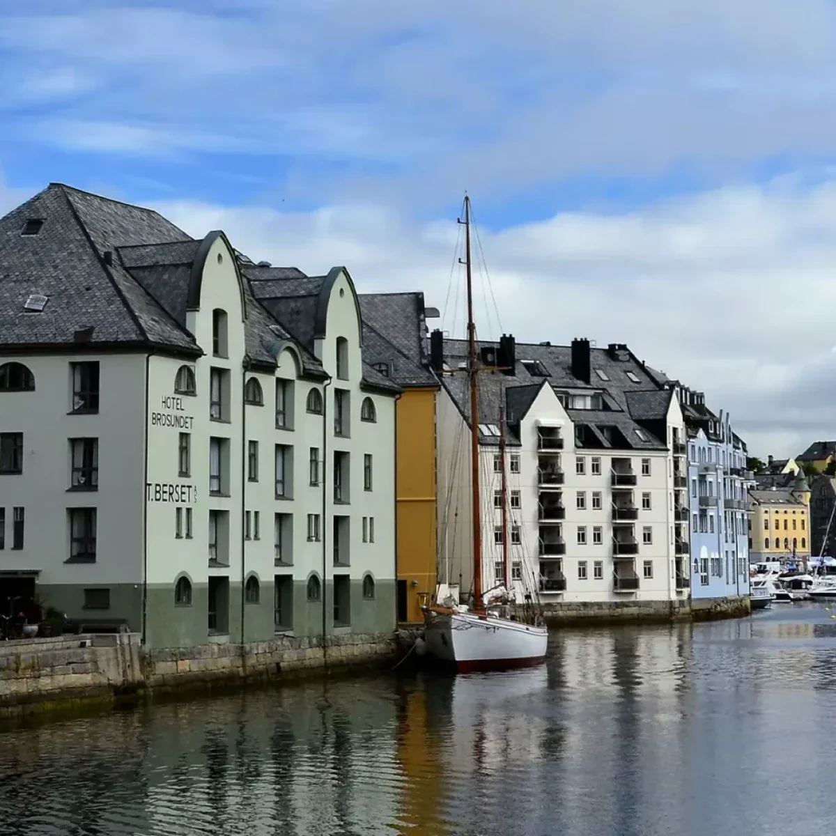 15-daagse-noorse-fjorden-cruise‑september‑2026-port-alesund-norway-c037