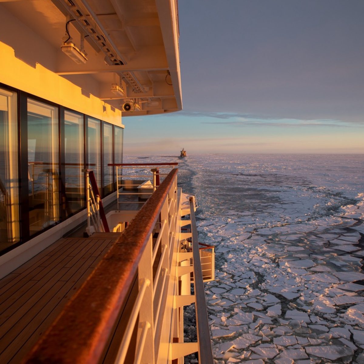 4x-wintercruises-lapland-botnische-zee-zee-ijs-poollicht-scandinavische-winter-vanuit-hamburg-2