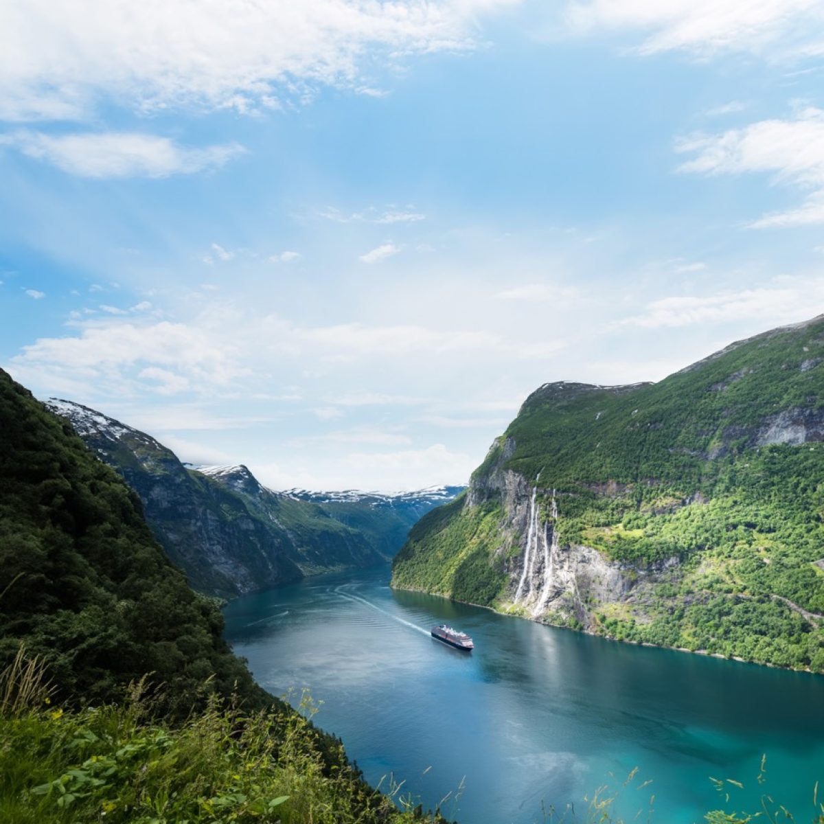 Geiranger-Geirangerfjord-Norway-Ship_Fjord_AdobeStock_291190102_EXT-Groot
