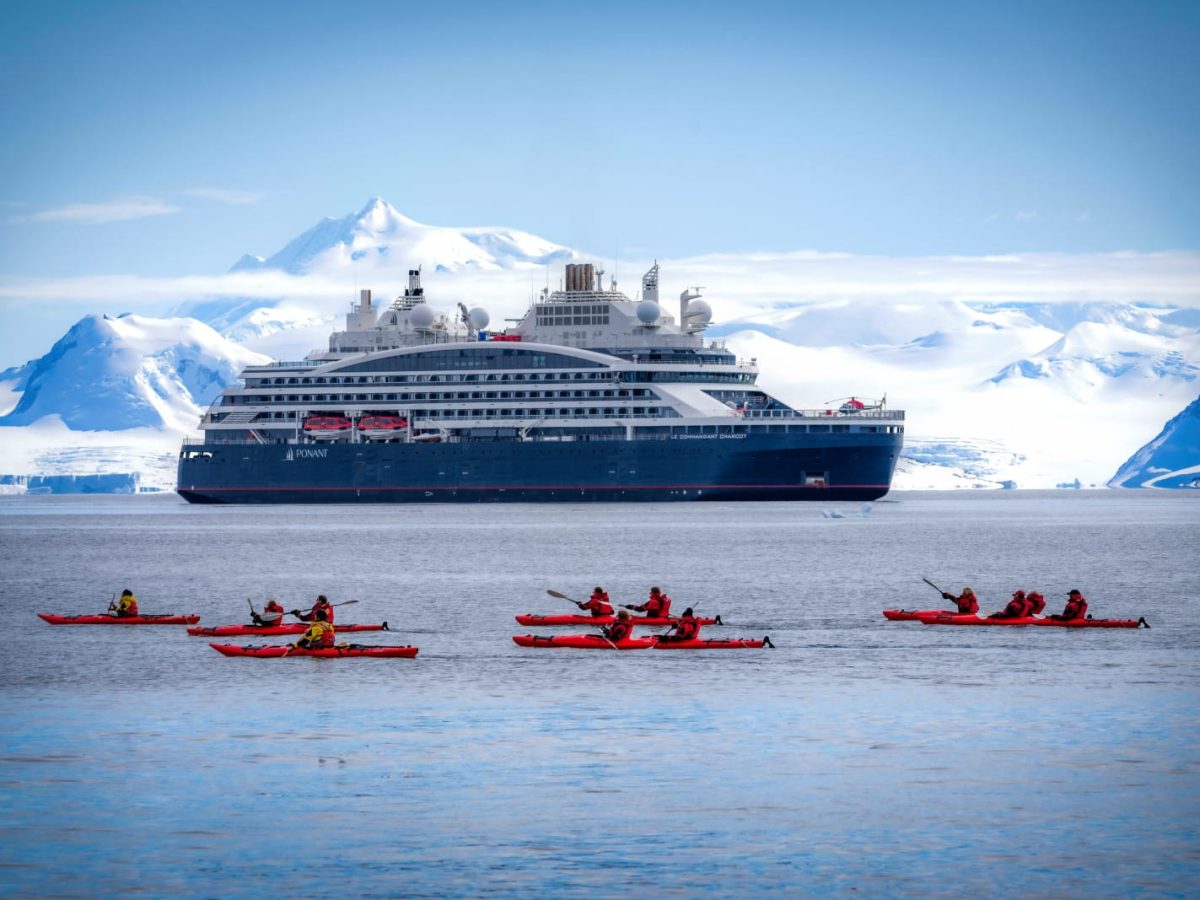 No-62_Antarctica-KAYAK-Explore-to-inspire-Le-Commandant-Charcot-©StudioPONANT-Romain-Farge