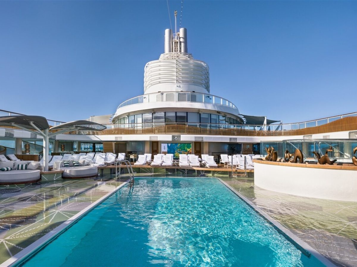 Oceania VISTA-oc-a-pool-deck-architecture-5_orig