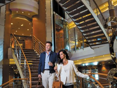 VOY Atrium Couple_2026-05-27_08-03-52 groot