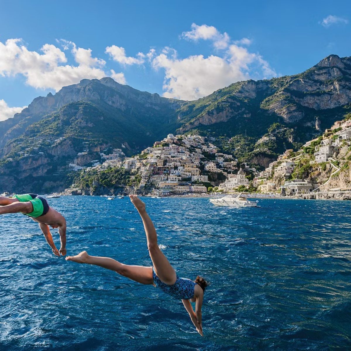 italy-naples-positano-couple-jumping-ocean-2