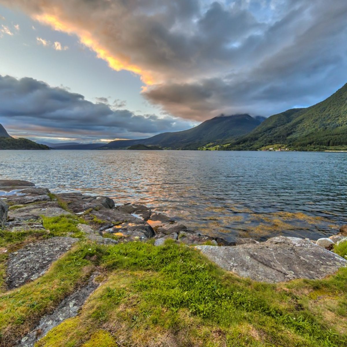 romsdalsfjord-norway-as-177537141-Groot